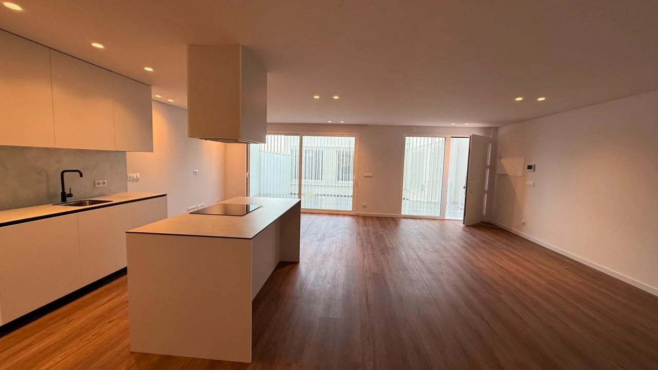 Apartamento T2 para Venda em Urgezes Foto 4