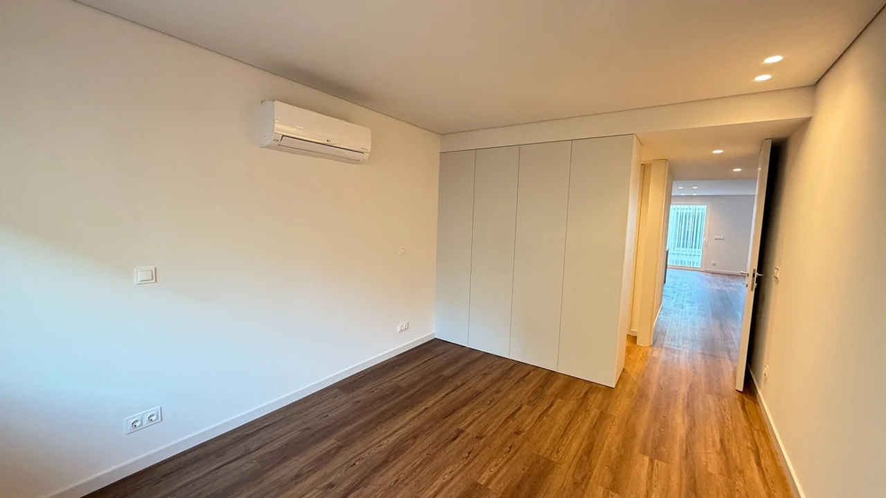 Apartamento T2 para Venda em Urgezes Foto 9