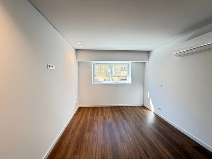 Apartamento T2 para Venda em Urgezes Foto 11