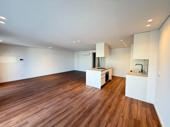 Apartamento T2 para Venda em Urgezes Foto 5