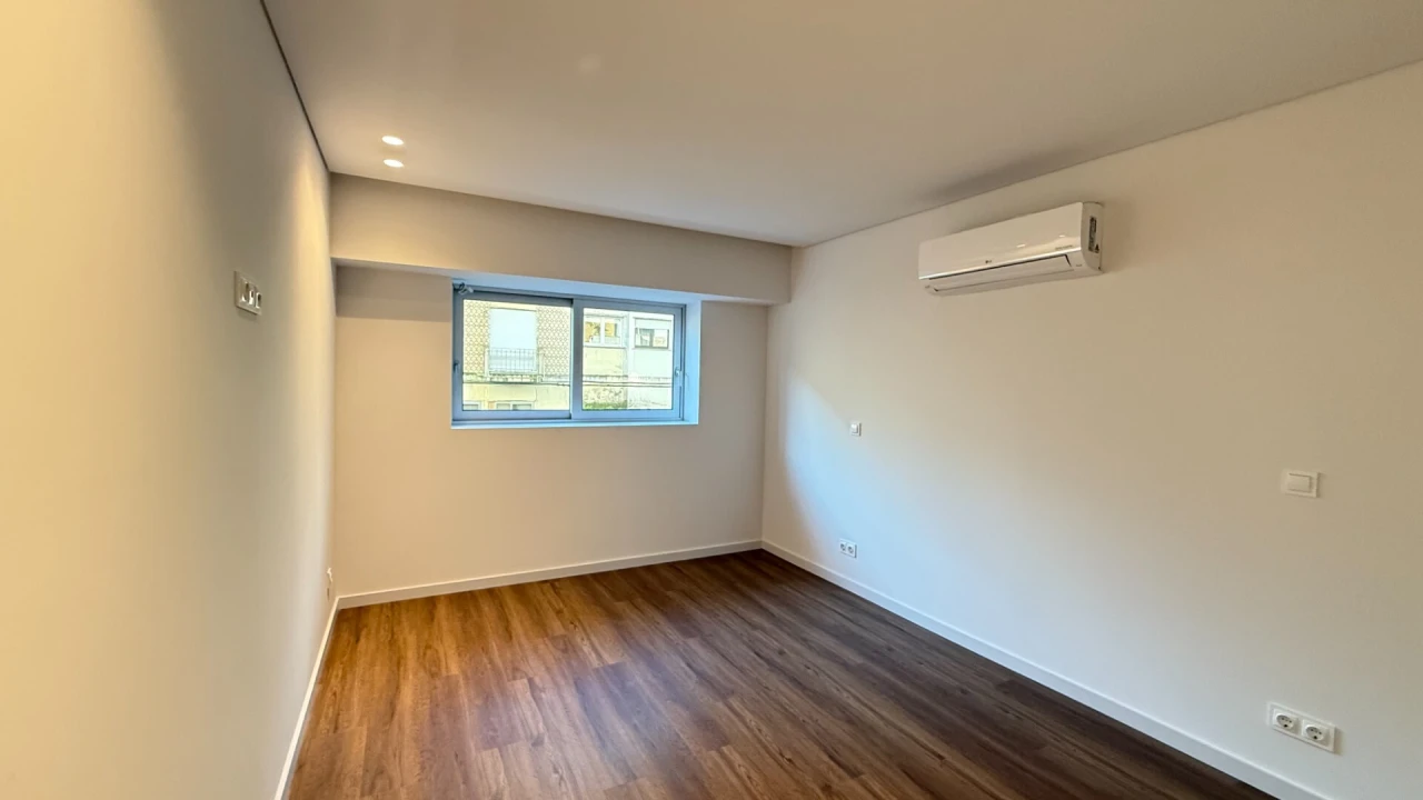 Apartamento T2 para Venda em Urgezes Foto 10