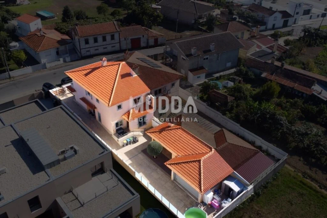 Moradia T4 para Venda em Santa Maria da Feira, Travanca, Sanfins e Espargo Foto 2