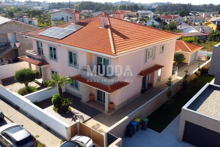 Moradia T4 para Venda em Santa Maria da Feira, Travanca, Sanfins e Espargo Foto 4