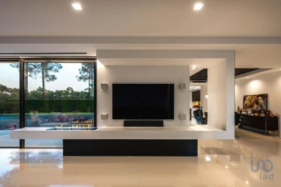 Moradia T5 para Venda em Charneca de Caparica e Sobreda