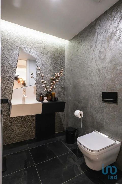 Moradia T5 para Venda em Charneca de Caparica e Sobreda