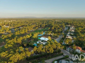 Moradia T5 para Venda em Charneca de Caparica e Sobreda