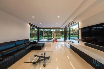 Moradia T5 para Venda em Charneca de Caparica e Sobreda