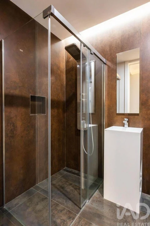 Moradia T5 para Venda em Charneca de Caparica e Sobreda