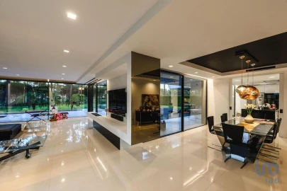 Moradia T5 para Venda em Charneca de Caparica e Sobreda