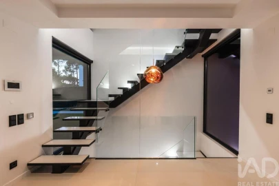 Moradia T5 para Venda em Charneca de Caparica e Sobreda