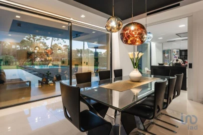 Moradia T5 para Venda em Charneca de Caparica e Sobreda