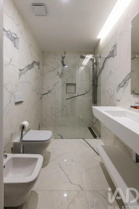 Moradia T5 para Venda em Charneca de Caparica e Sobreda