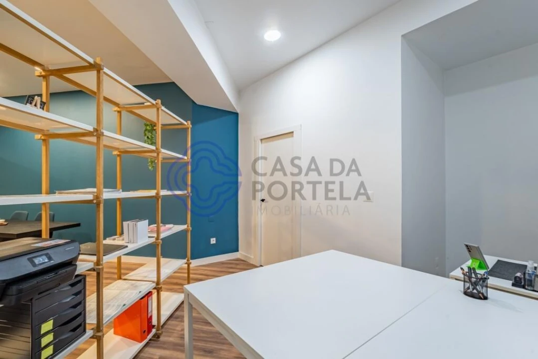 Loja para Arrendamento em Gondomar (São Cosme), Valbom e Jovim Foto 16