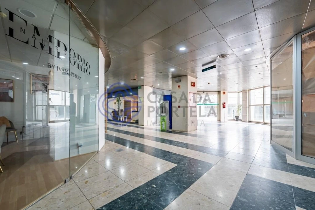 Loja para Arrendamento em Gondomar (São Cosme), Valbom e Jovim Foto 6