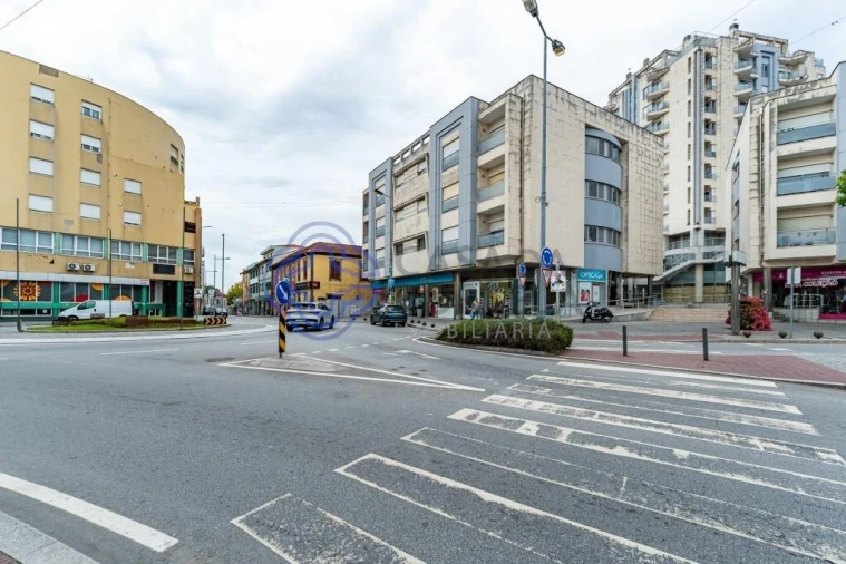 Loja para Arrendamento em Gondomar (São Cosme), Valbom e Jovim Foto 1