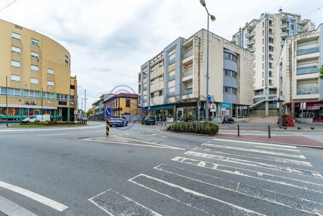 Loja para Arrendamento em Gondomar (São Cosme), Valbom e Jovim Foto 1