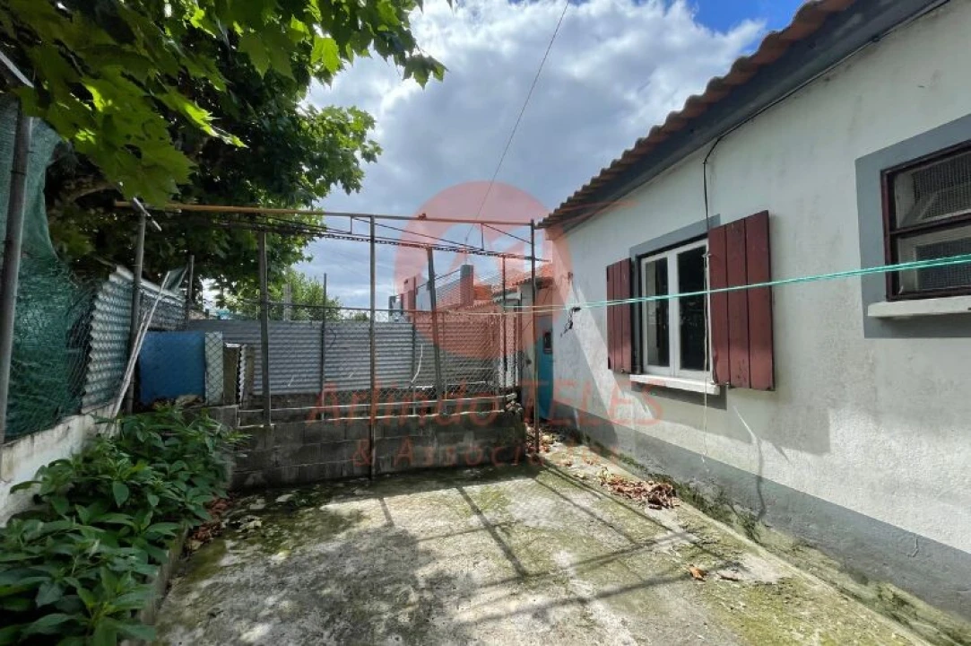 Moradia T3 para Venda em Ribeirinha Foto 4