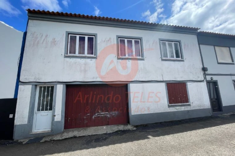 Moradia T3 para Venda em Ribeirinha Foto 1