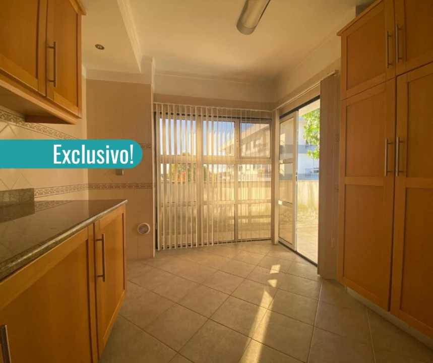 Apartamento T3 para Venda em Serra e Junceira Foto 1