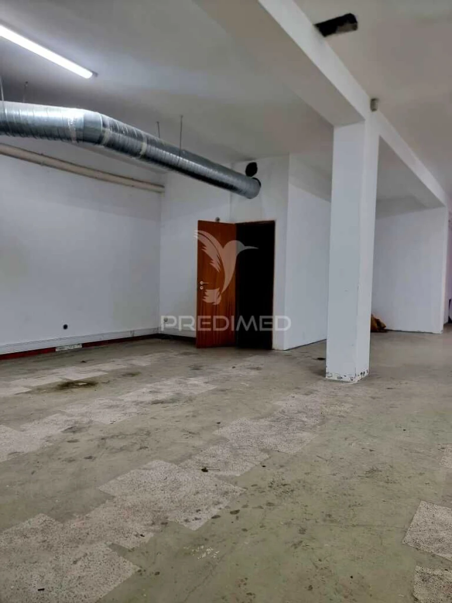 Armazém para Venda em Creixomil Foto 6