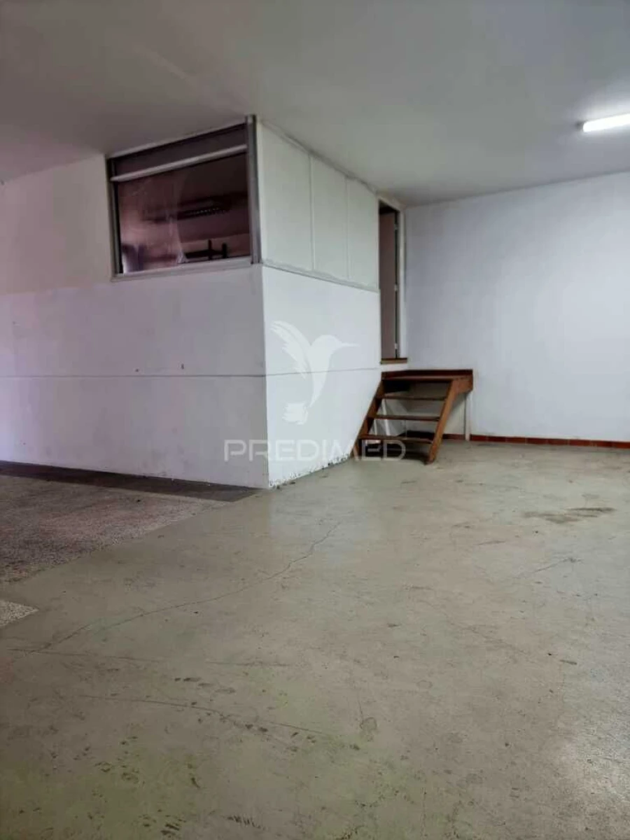 Armazém para Venda em Creixomil Foto 3