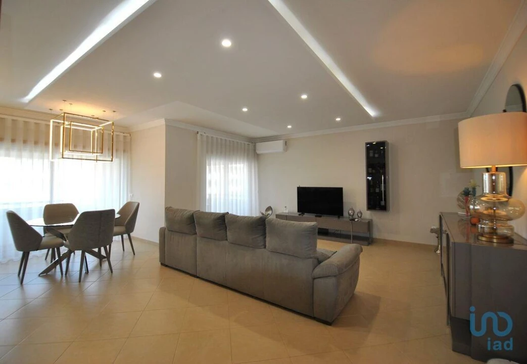 Apartamento T4 para Venda em Olhão Foto 1