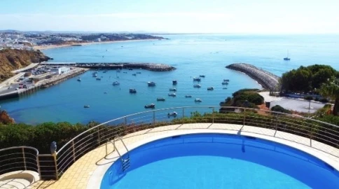 Moradia T4 para Venda em Albufeira e Olhos de Água