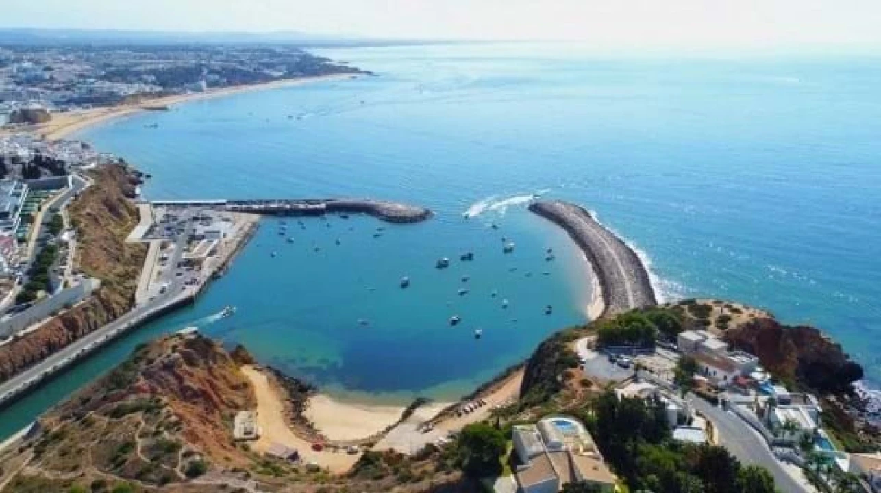 Moradia T4 para Venda em Albufeira e Olhos de Água Foto 1