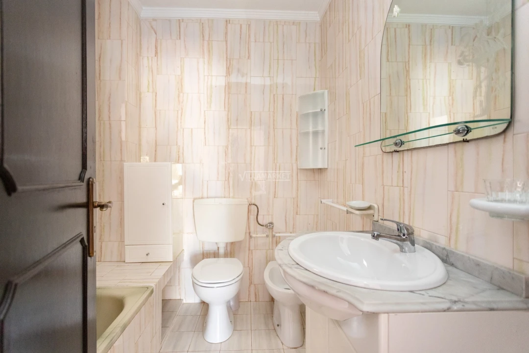 Apartamento T2 para Venda em Quarteira Foto 14