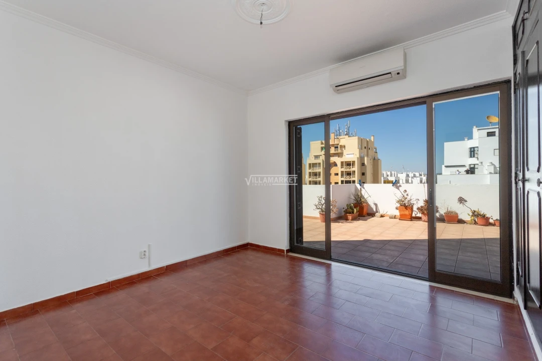 Apartamento T2 para Venda em Quarteira Foto 10