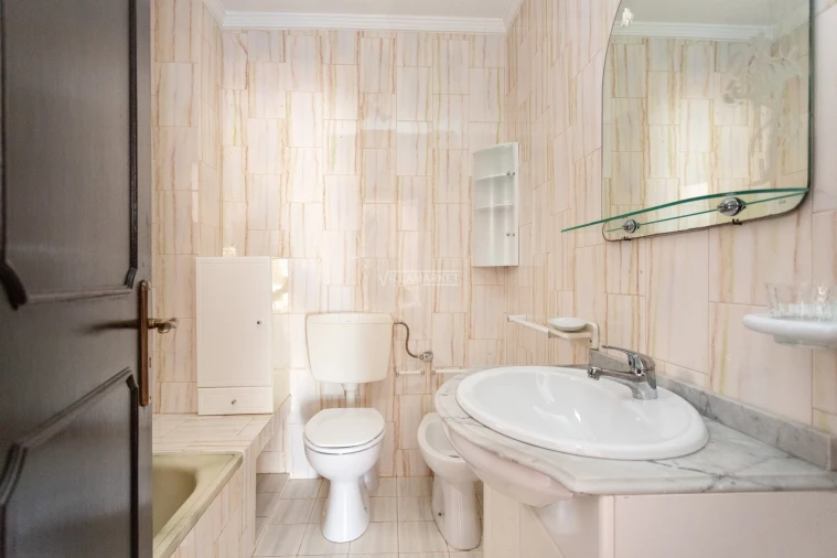 Apartamento T2 para Venda em Quarteira Foto 14