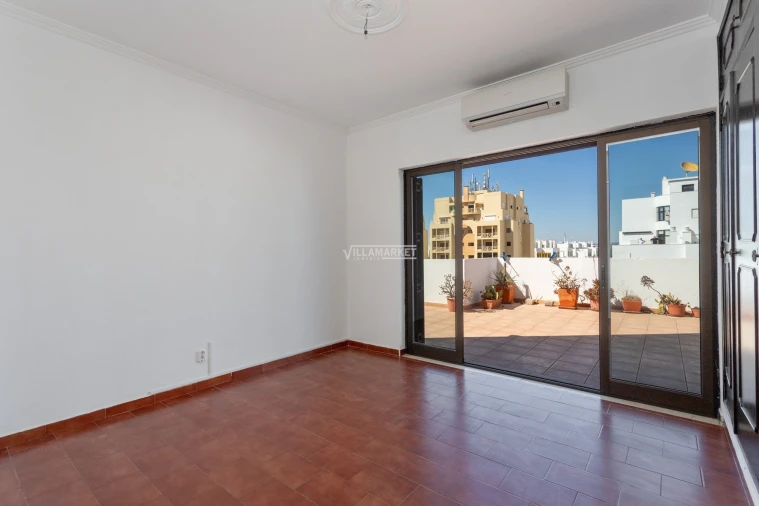 Apartamento T2 para Venda em Quarteira Foto 10