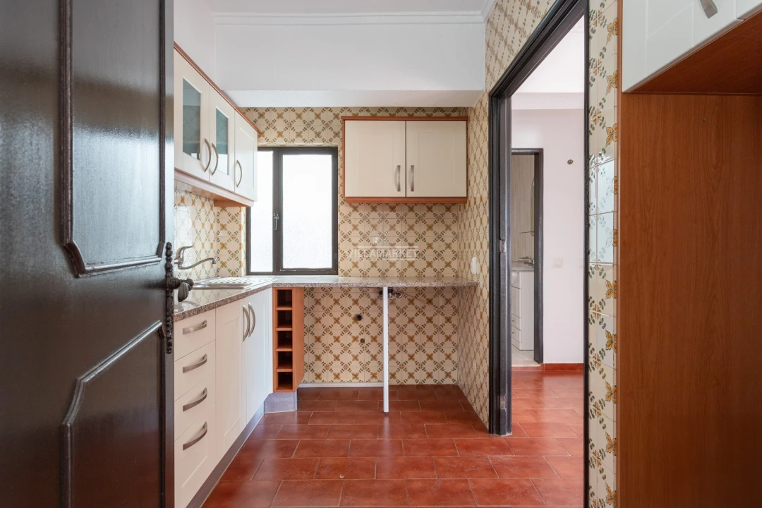 Apartamento T2 para Venda em Quarteira Foto 9