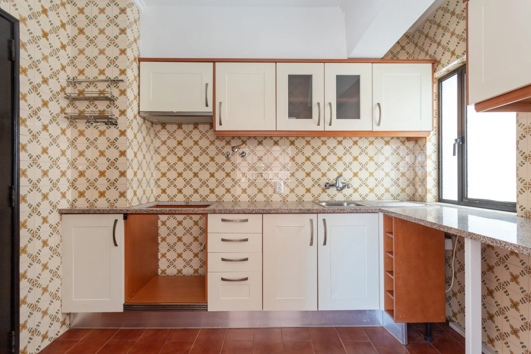 Apartamento T2 para Venda em Quarteira Foto 8