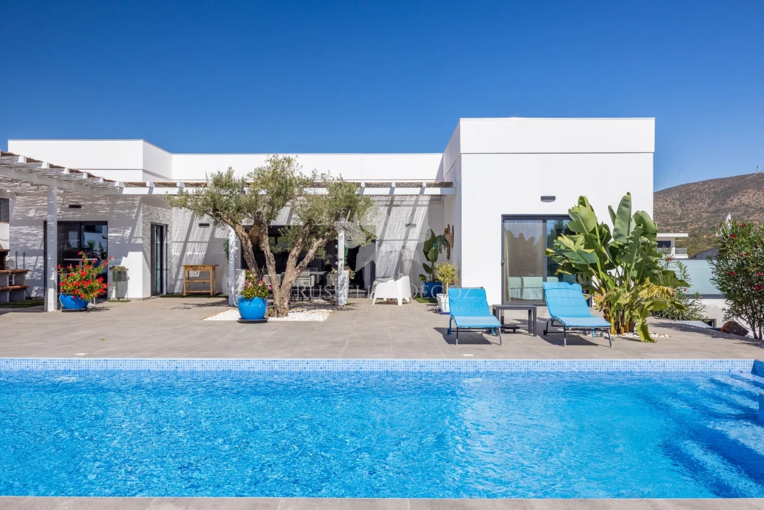 Moradia T4 para Venda em Olhão Foto 4