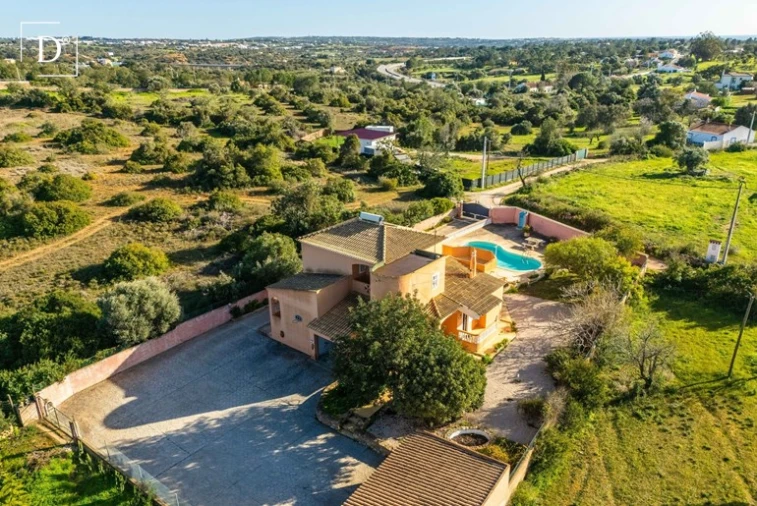 Moradia T4 para Venda em Silves Foto 16