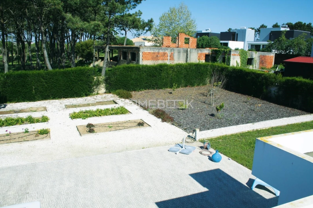 Moradia T4 para Arrendamento em Agualva e Mira-Sintra Foto 4