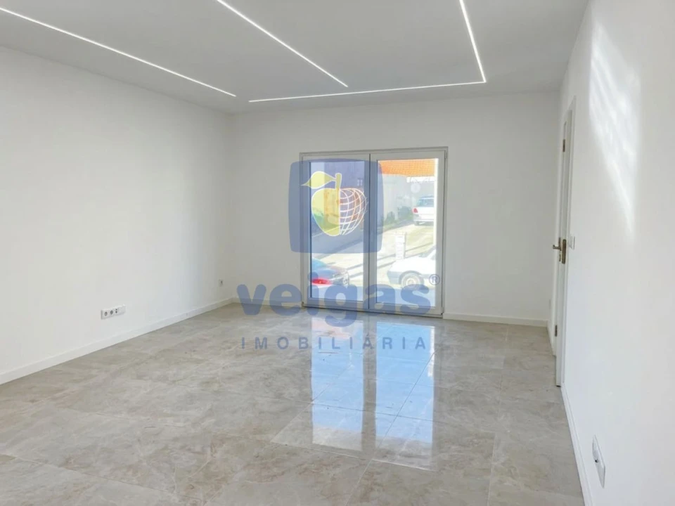 Moradia T3 para Venda em Atouguia da Baleia Foto 5