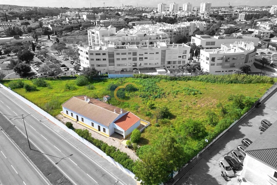 Terreno para Venda em Albufeira e Olhos de Água Foto 1