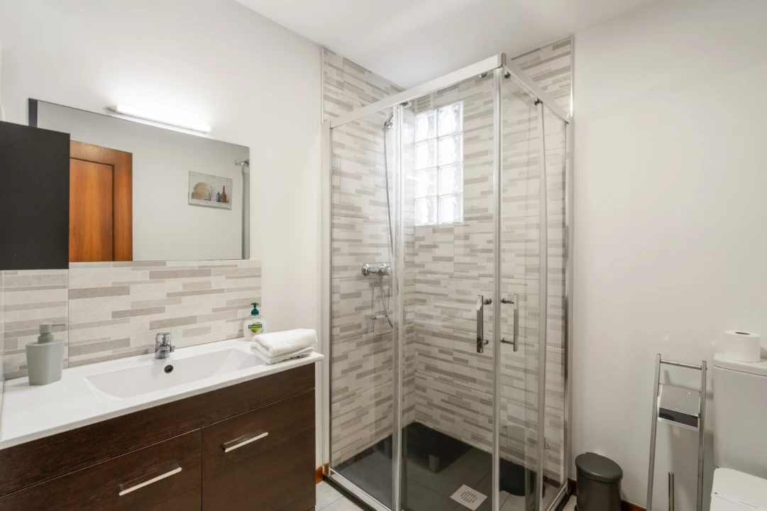 Apartamento T2 para Arrendamento férias em Braga (Maximinos, Sé e Cividade) Foto 8