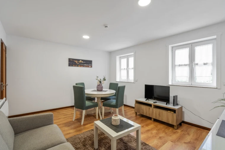 Apartamento T2 para Arrendamento férias em Braga (Maximinos, Sé e Cividade) Foto 11