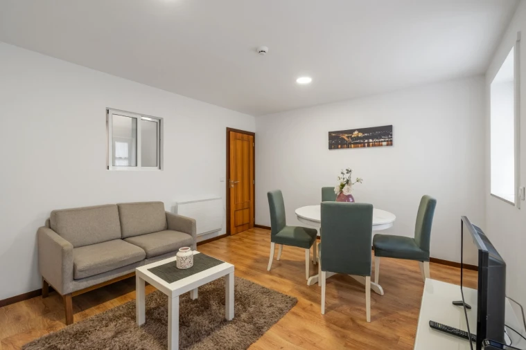 Apartamento T2 para Arrendamento férias em Braga (Maximinos, Sé e Cividade) Foto 5