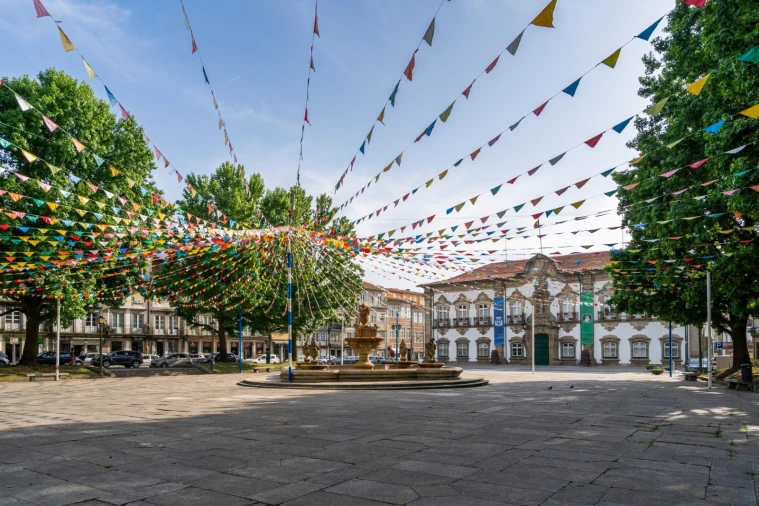 Apartamento T2 para Arrendamento férias em Braga (Maximinos, Sé e Cividade) Foto 14