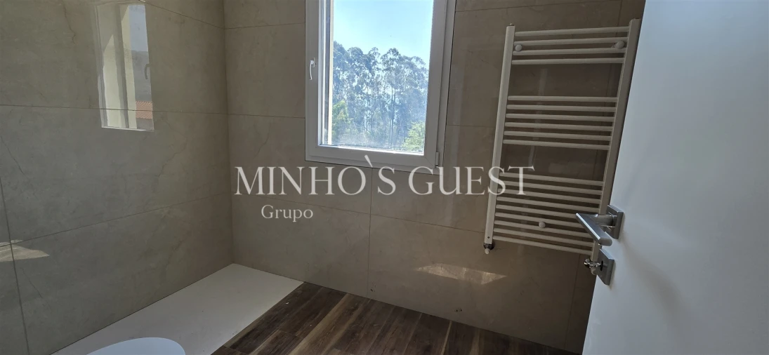 Moradia T3 para Venda em Espinho Foto 17