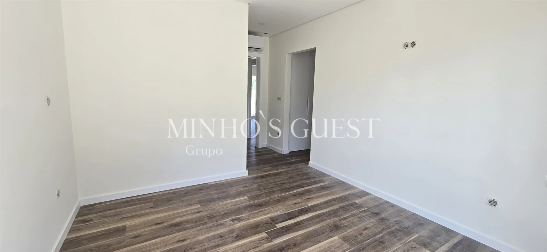 Moradia T3 para Venda em Espinho Foto 16