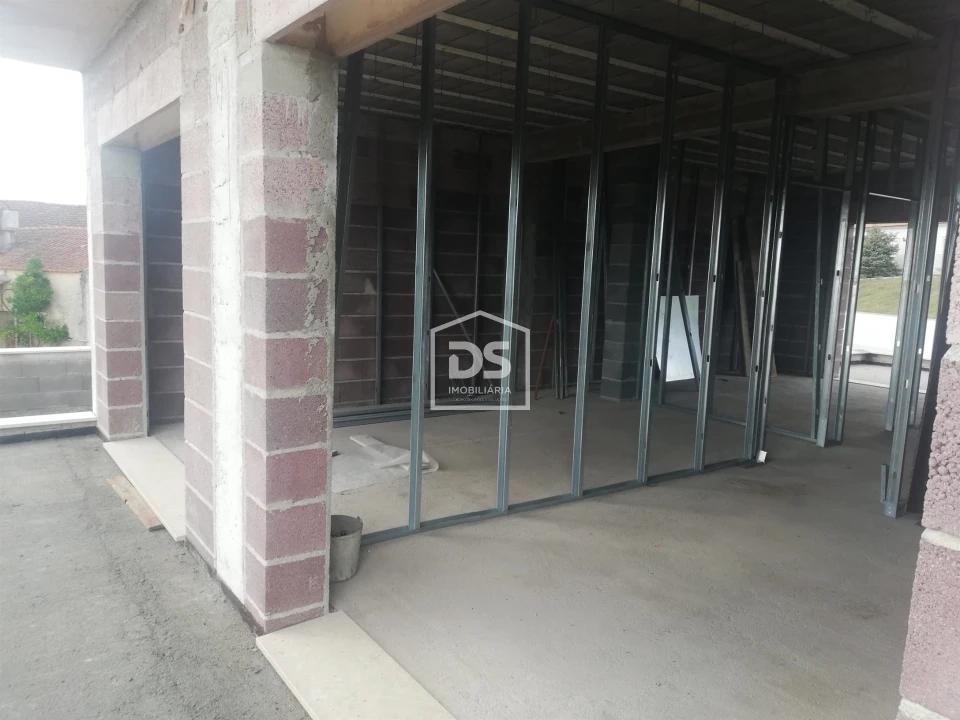 Moradia T4 para Venda em Seiça Foto 9