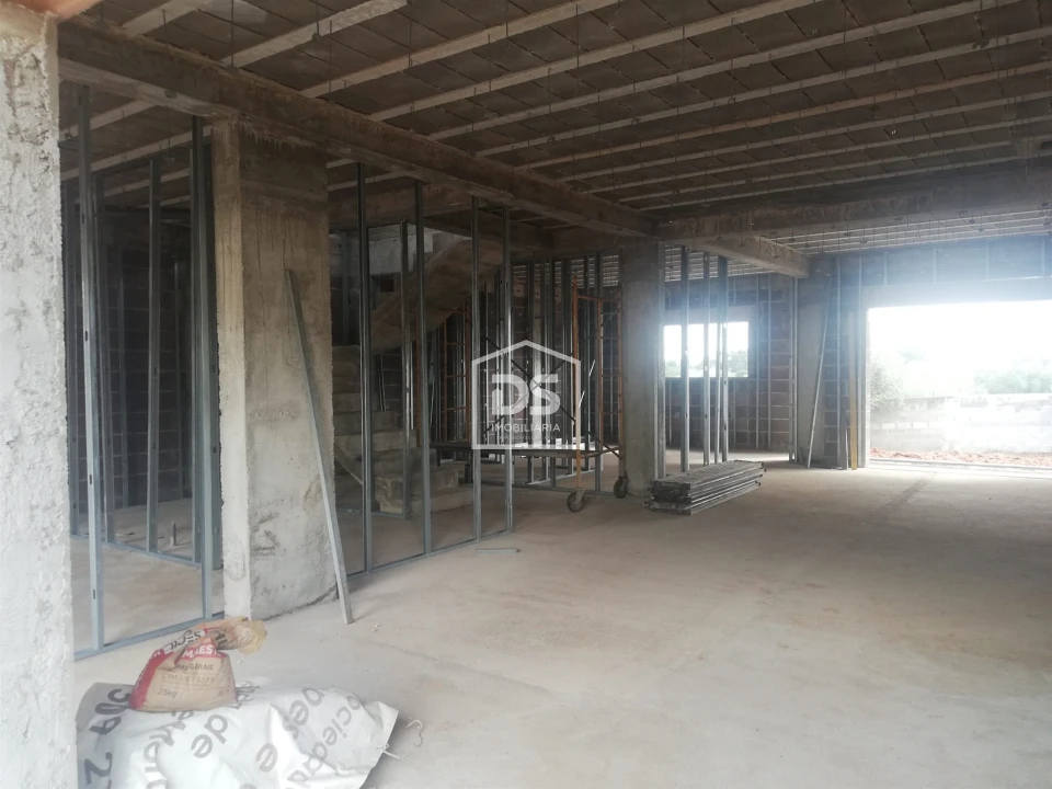 Moradia T4 para Venda em Seiça Foto 3