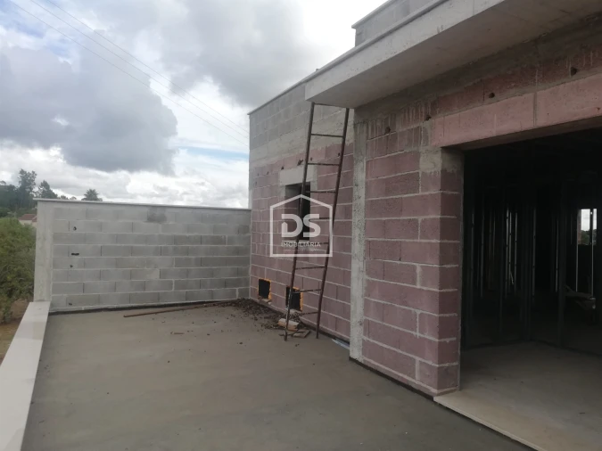Moradia T4 para Venda em Seiça Foto 12