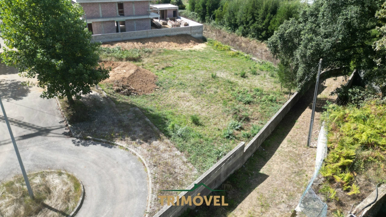 Terreno para Venda em Vila de Cucujães Foto 1