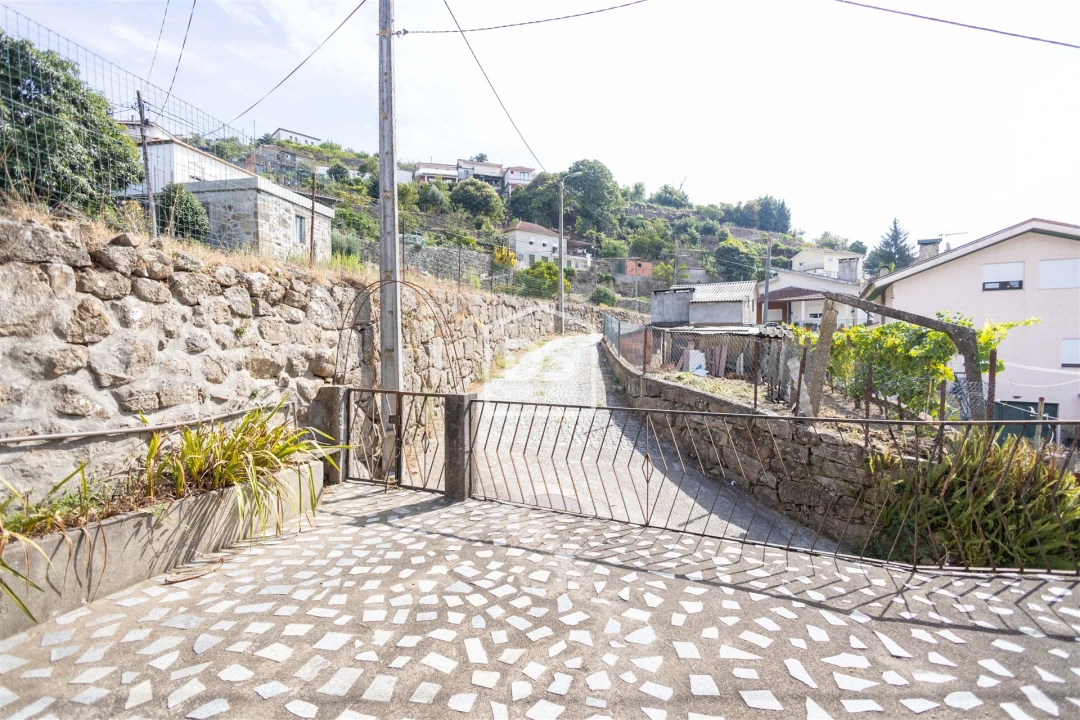 Moradia T3 para Venda em Souselo Foto 4